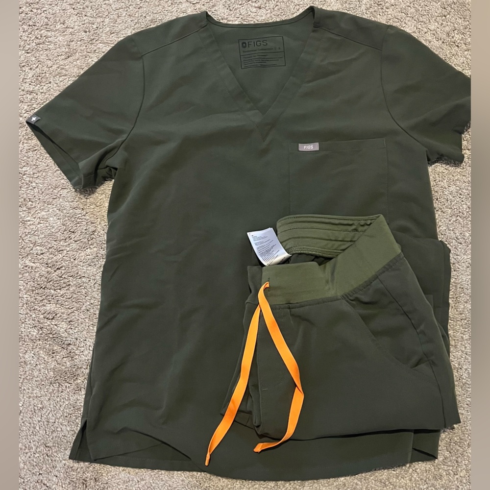 Figs Olive Scrub Set. Top and bottoms